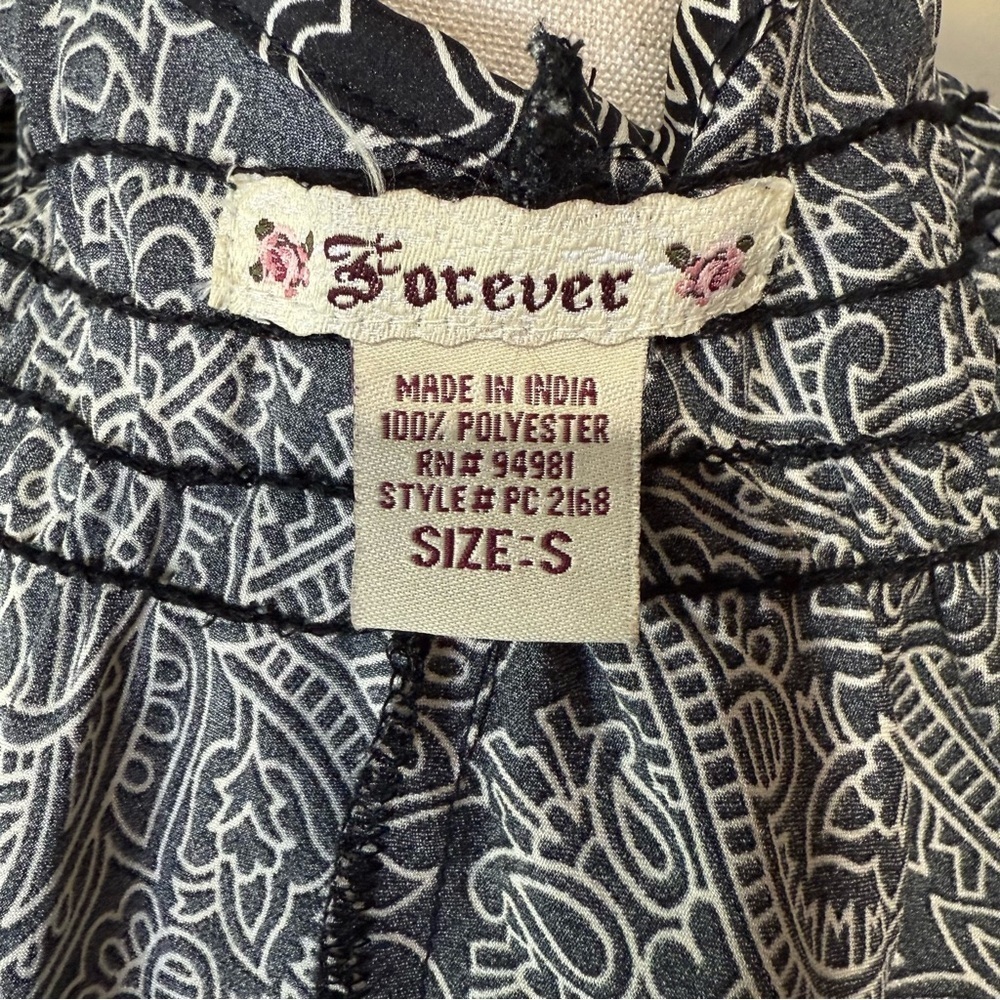 Forever Black & White Paisley Halter – Size Small - Picture 6 of 6